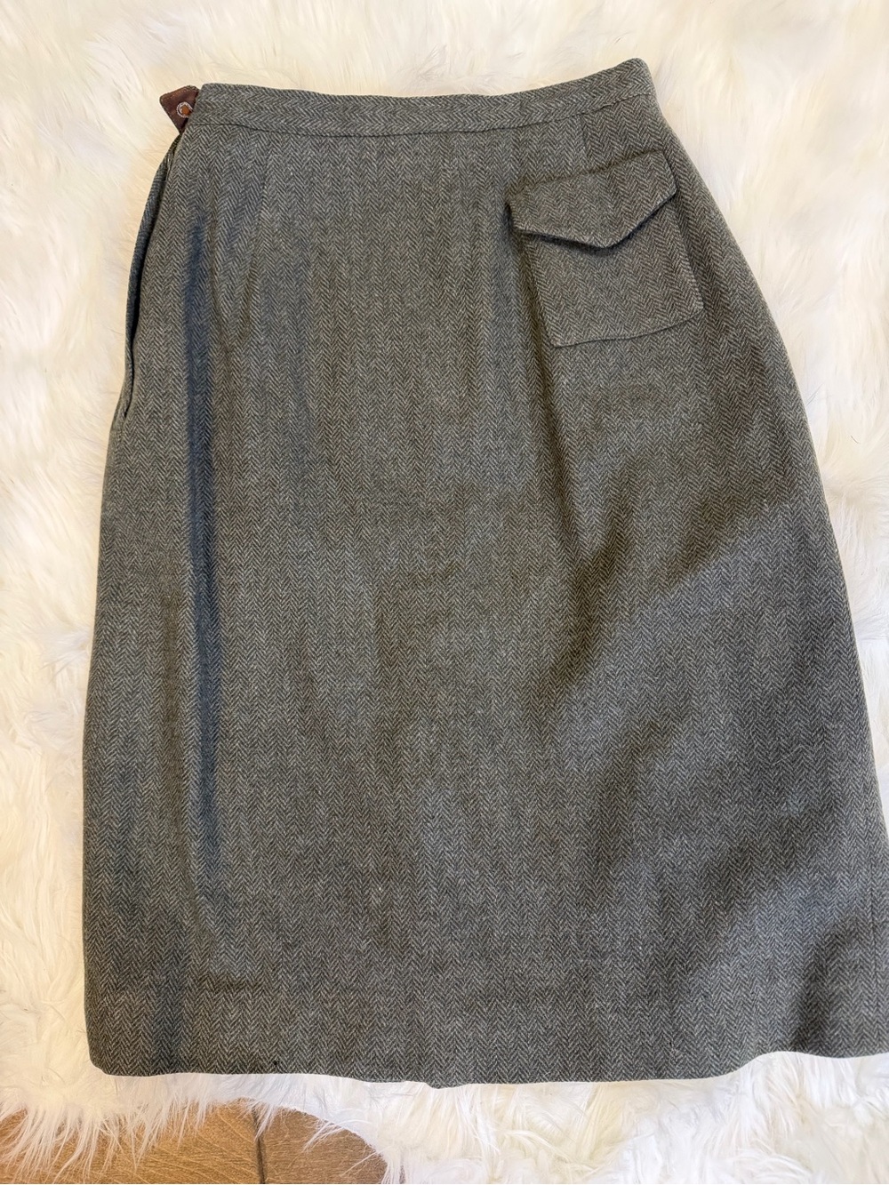 Vintage handmade Gray Herringbone Midi Skirt with Pocket Flap.  Luck. 13” waist.